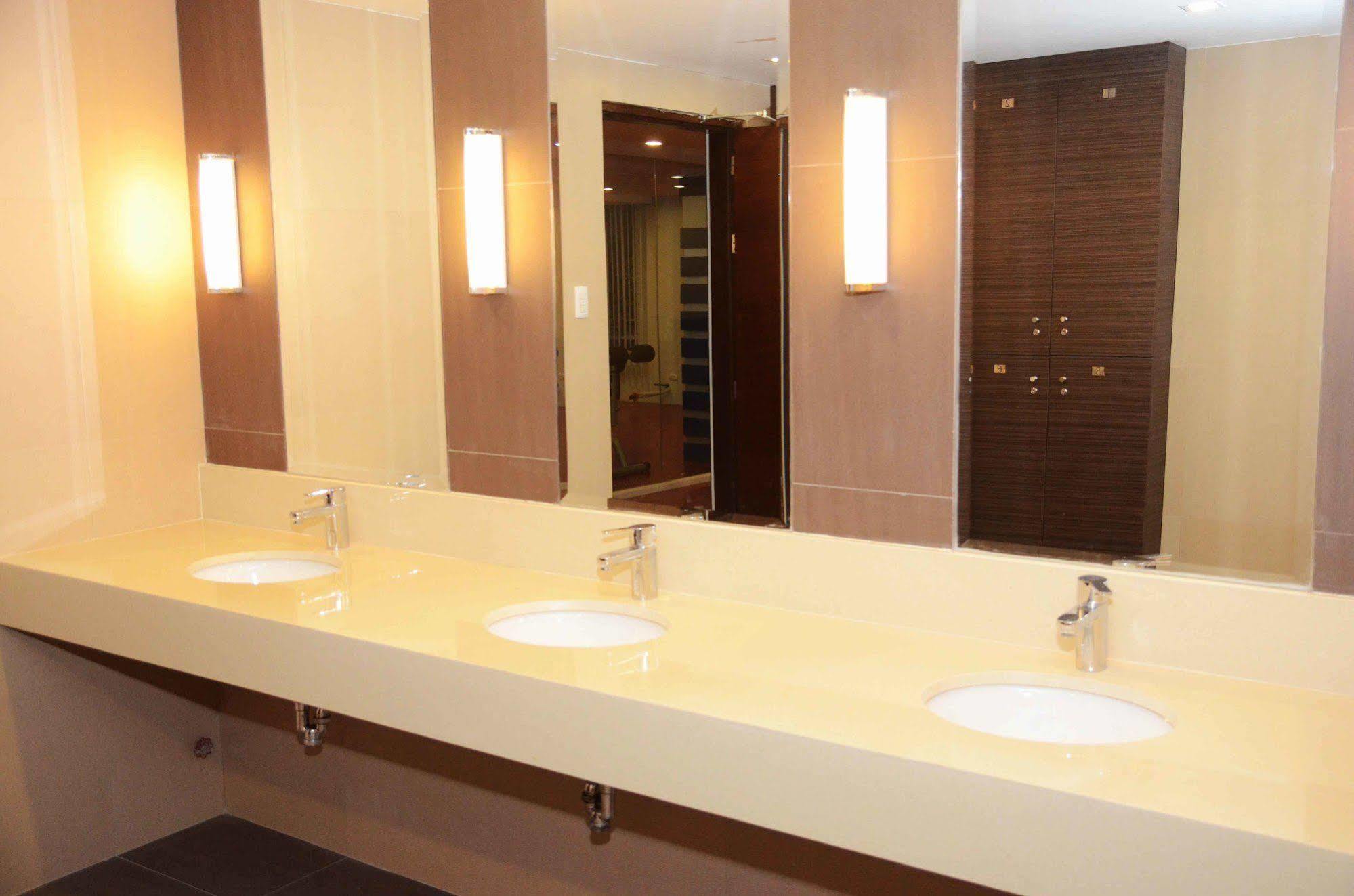 Stradella Hotel Pasig City Exterior foto