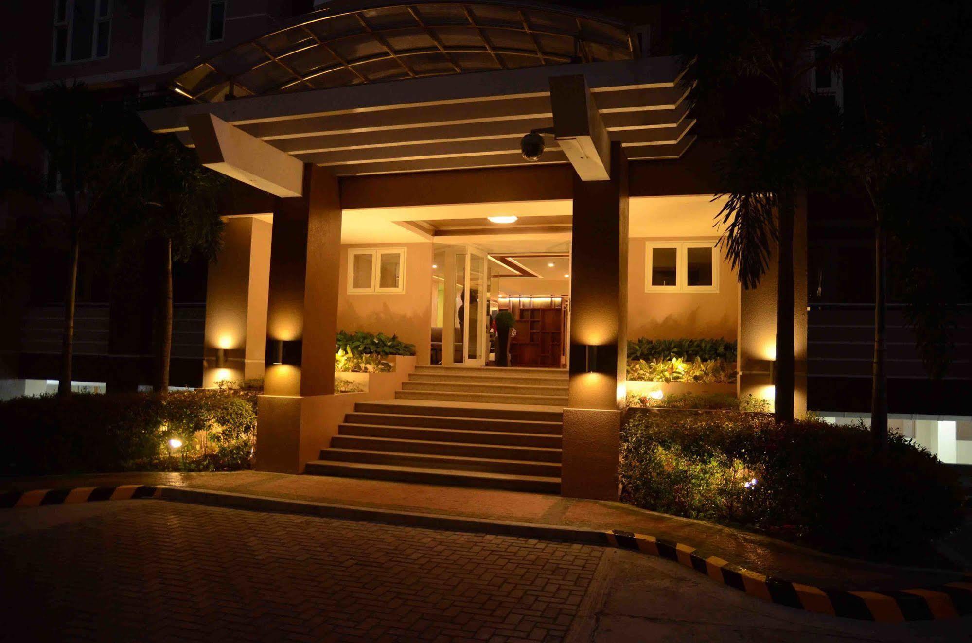 Stradella Hotel Pasig City Exterior foto